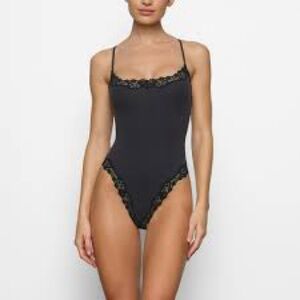 SKIMS Fits Everyone Lace Bodysuit
